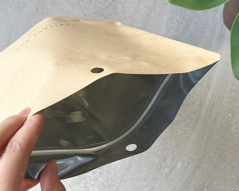 _袋の中 環境配慮と使いやすさを両立。ホテル向けクラフトサニタリーバッグのご紹介