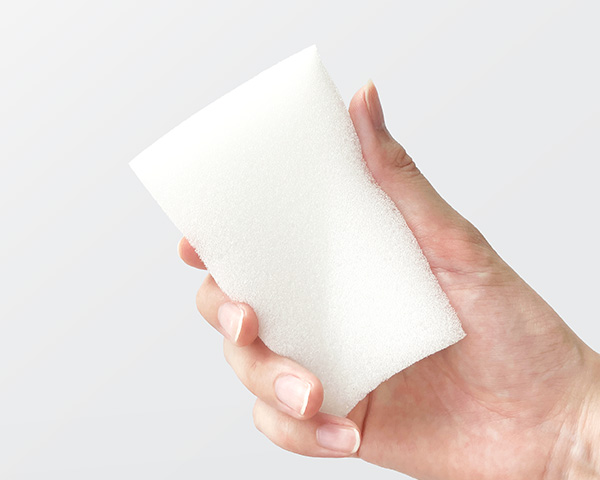  開封でふんわり膨らむ圧縮ボディスポンジ｜ホテル・旅館向け清潔アメニティ