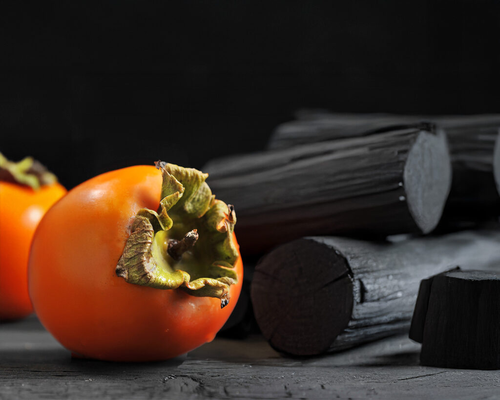 _炭とカキタンニン-1024x819 梅雨・夏の“ニオイ対策”できていますか？温浴施設におすすめの炭インバスシリーズ